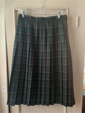 Edinburgh Pleated Wool Skirt in Dark Green Plaid